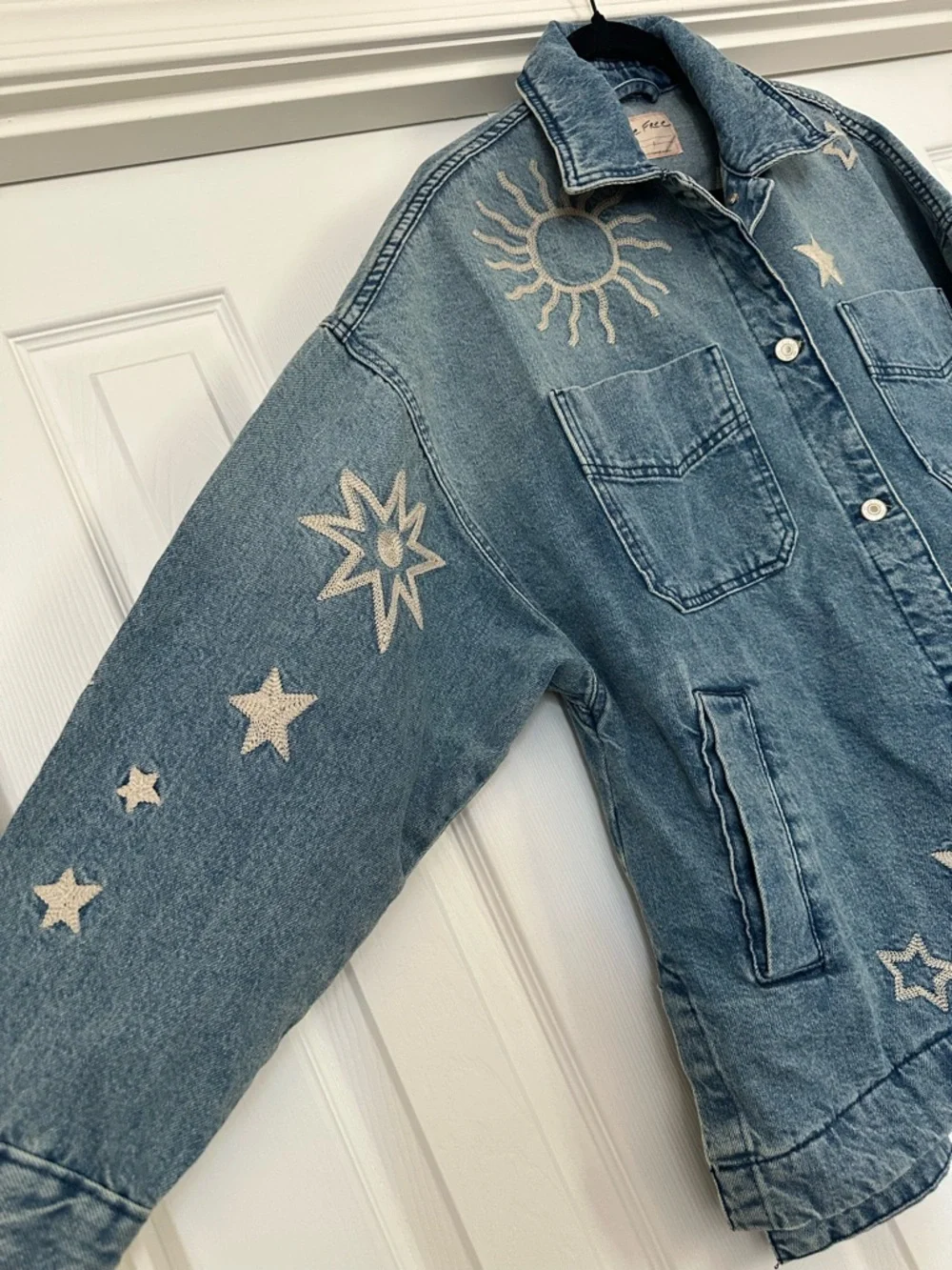 We The Free Madison City Embroidered Denim Jacket Celestial size small - Picture 5 of 12